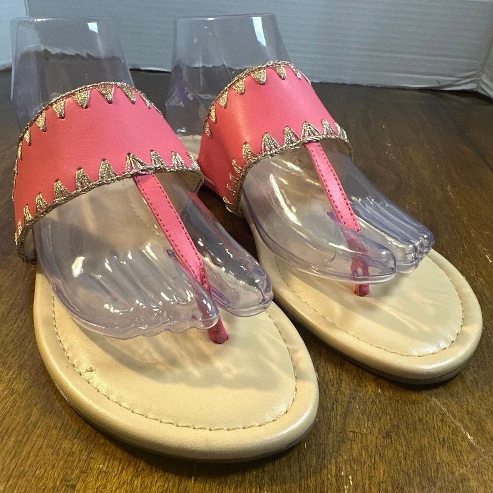 Crown & Ivy Maryna flat thong sandals in pink w/gold whipstitching womens size 8